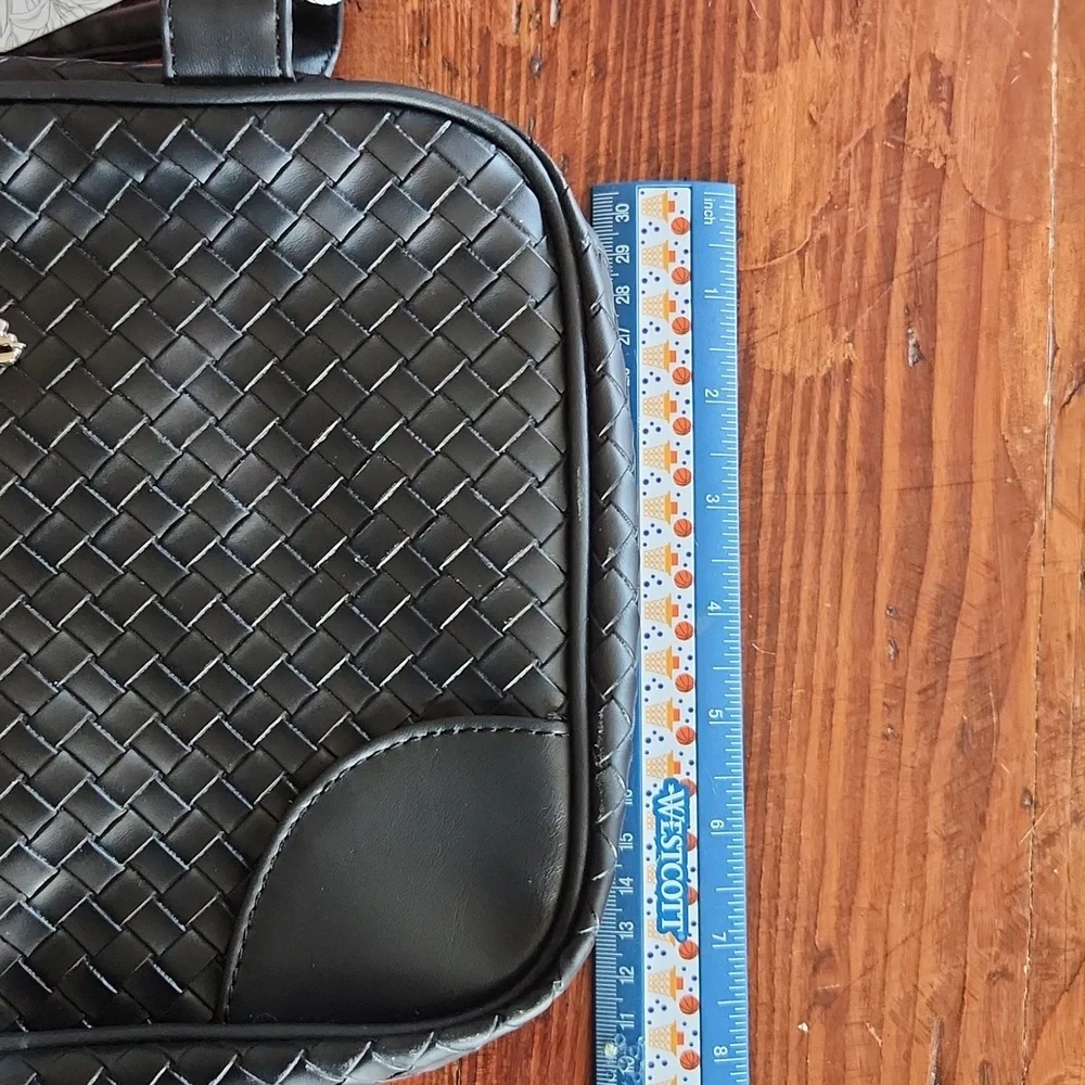 Boyatu Black Make up travel Bag โ NWT โ Woven Leather โ Silver Hardware โ Classy - Picture 11 of 15